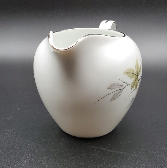 Royal M-Mita Sierra pattern #M107 milk creamer - Picture 2 of 7